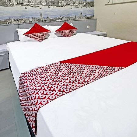 Super Oyo 91202 Family Guest House Syariah トゥルンガグン エクステリア 写真