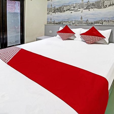 Super Oyo 91202 Family Guest House Syariah トゥルンガグン エクステリア 写真